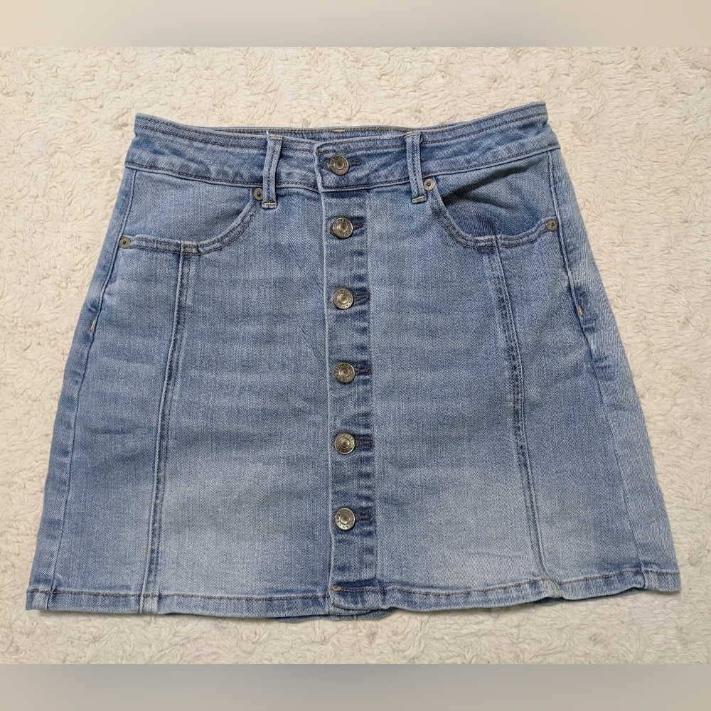 American Eagle Outfitters Super Stretch Light Wash Button Front Mini Skirt sz 4